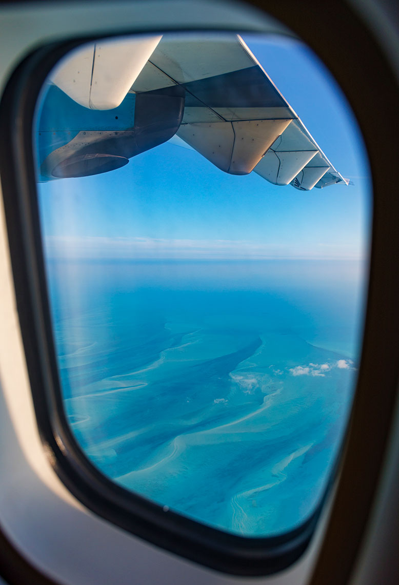 AIRPLANE-WINDOW-AND-BAHAMAS-WATERS
