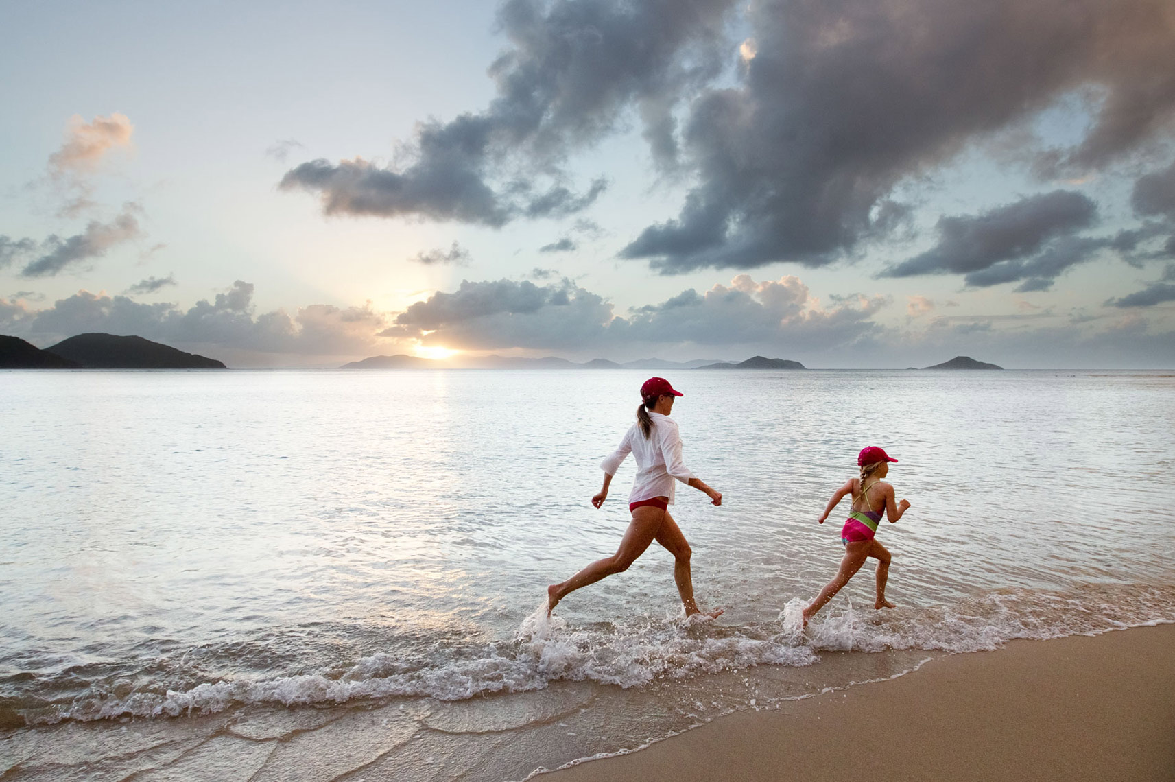 MOTHER-AND-DAUGHTER-RUNNING-ON-THE-BEACH