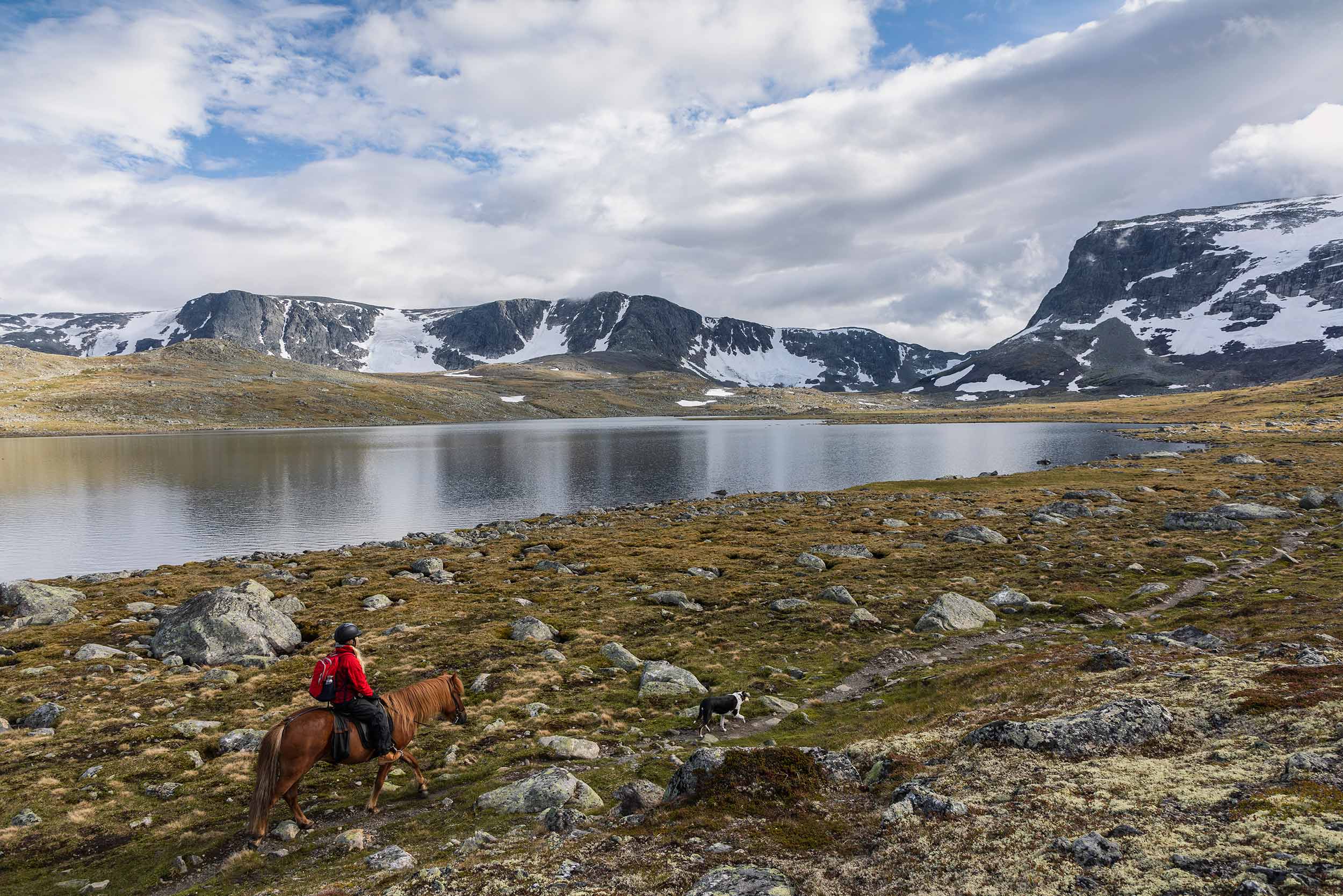 Riding-into-Follarskaret