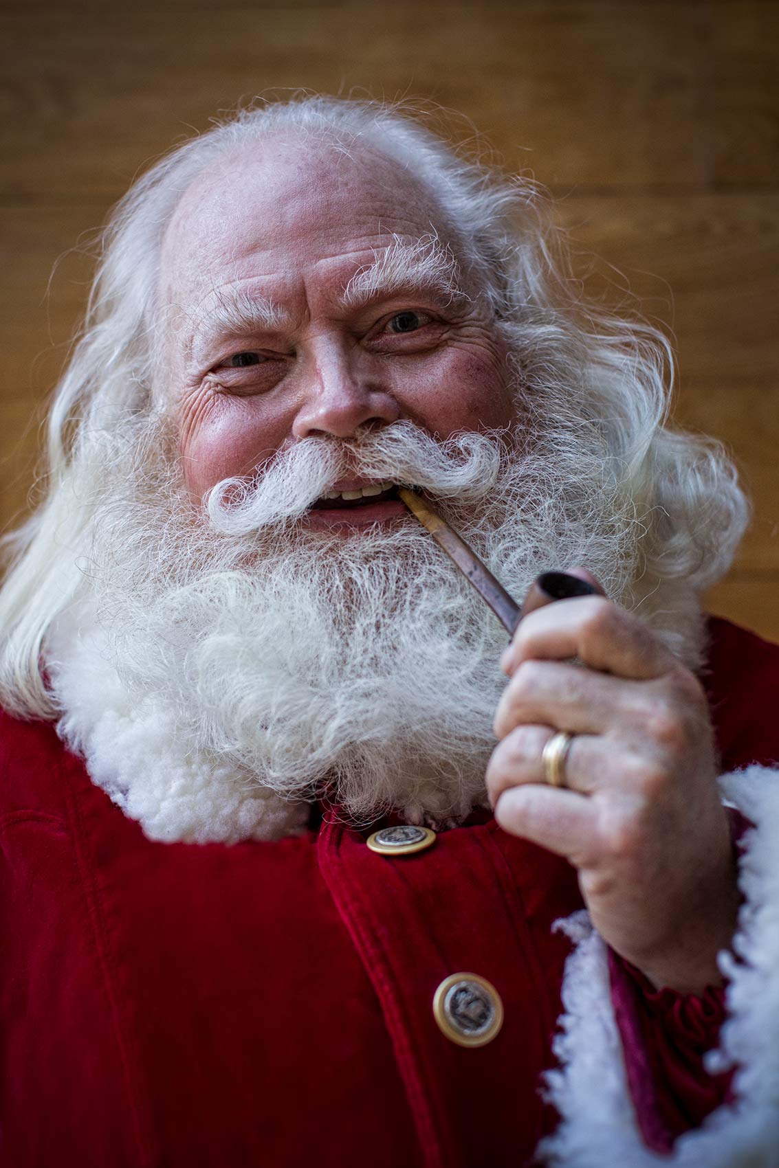 SANTA-SMILING-WITH-PIPE