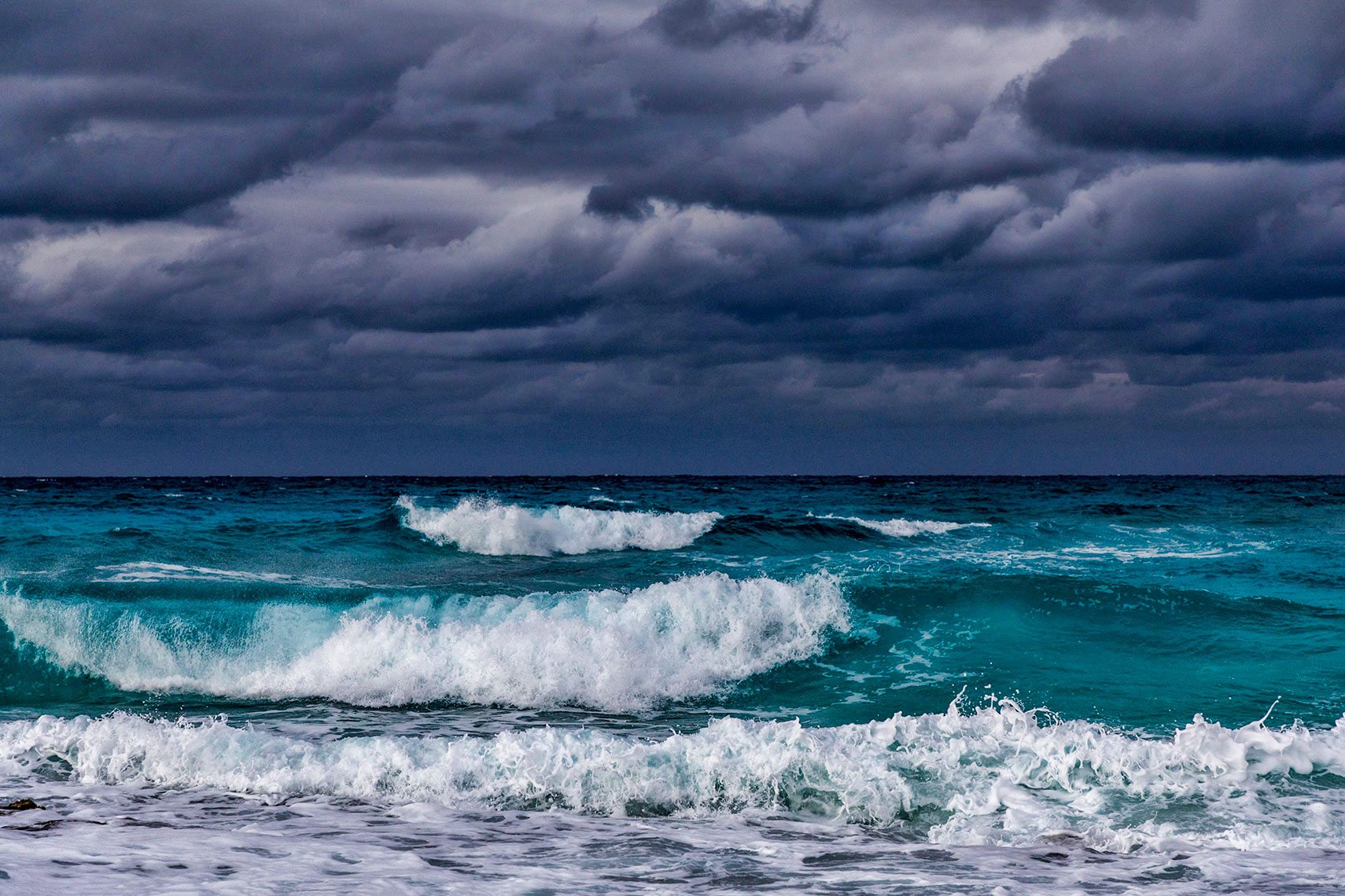 STORMY-WAVES_EXUMA