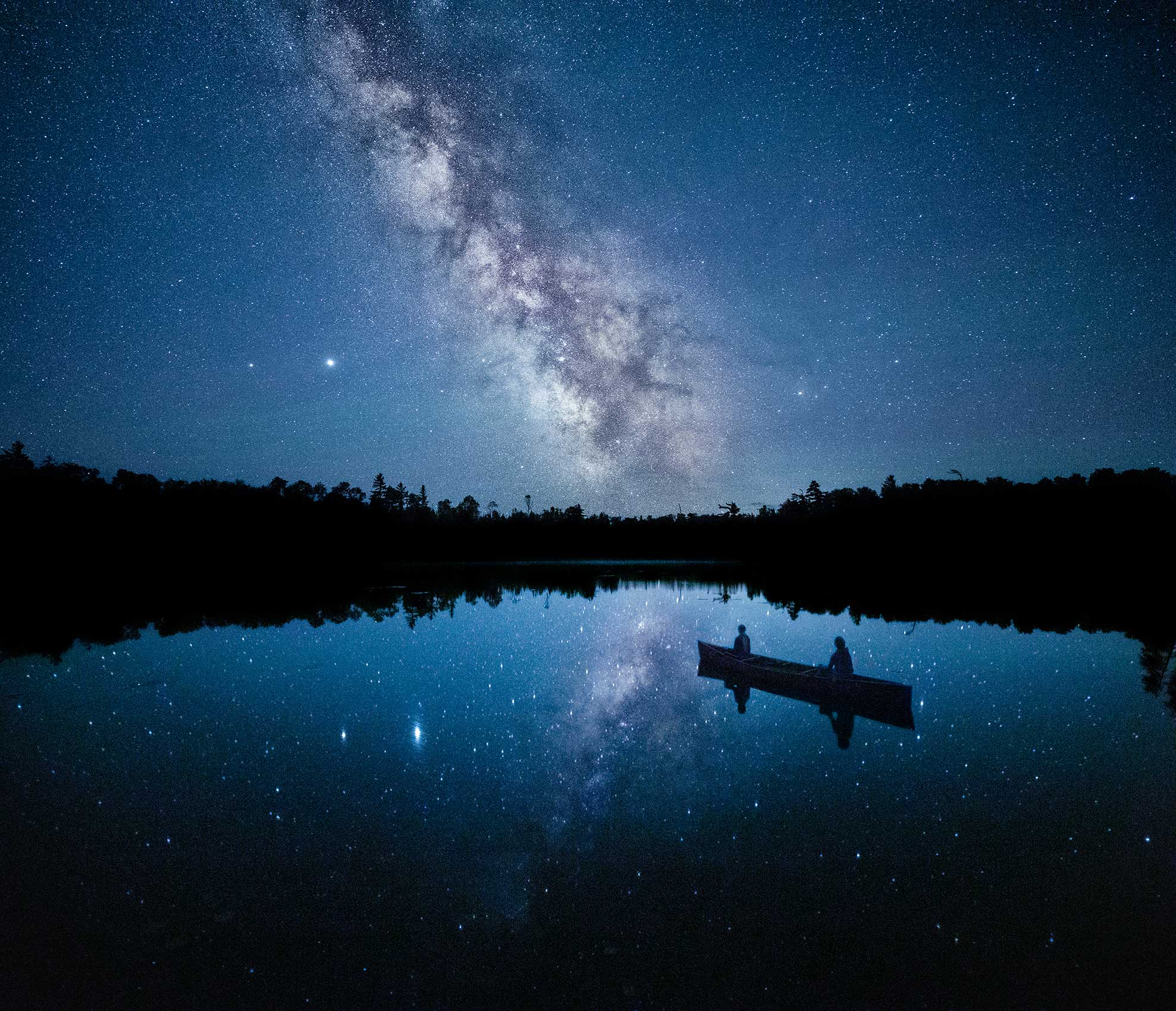Stars-in-the-lake-and-canoe