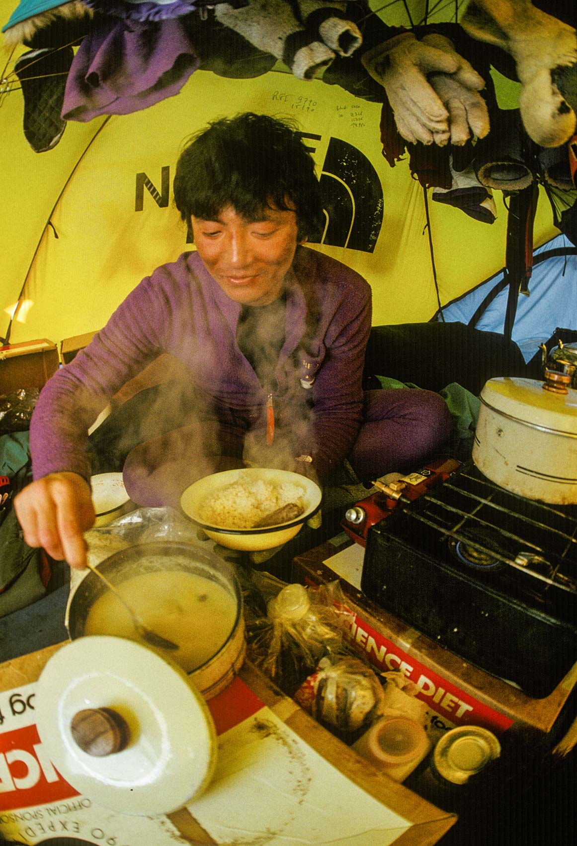 Trans-Antarctica-Expedition-Keizo-eating-dinner