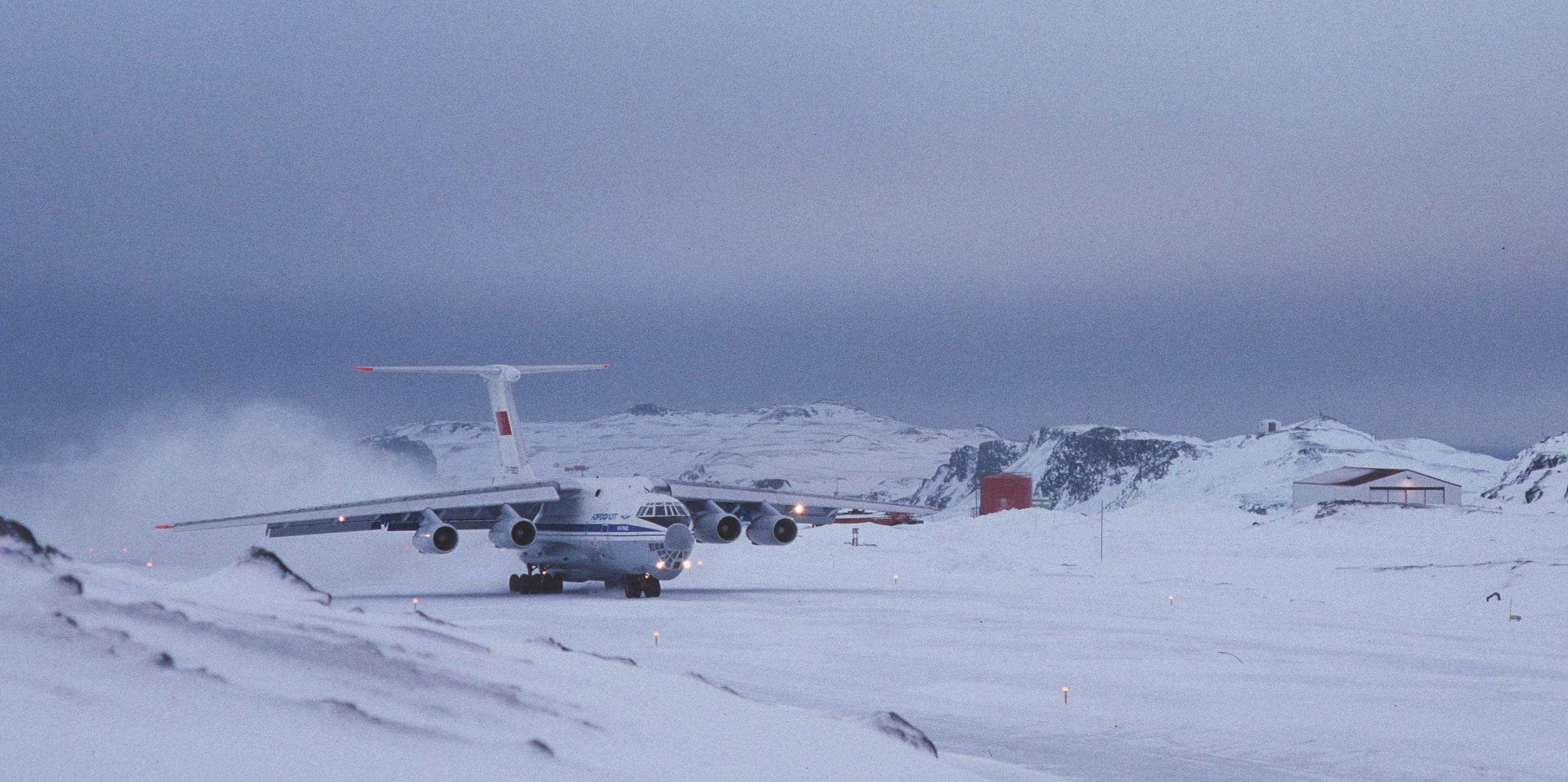 Trans-AntarcticaExpedition-The-Ilyushin-76-landing-at-King-George